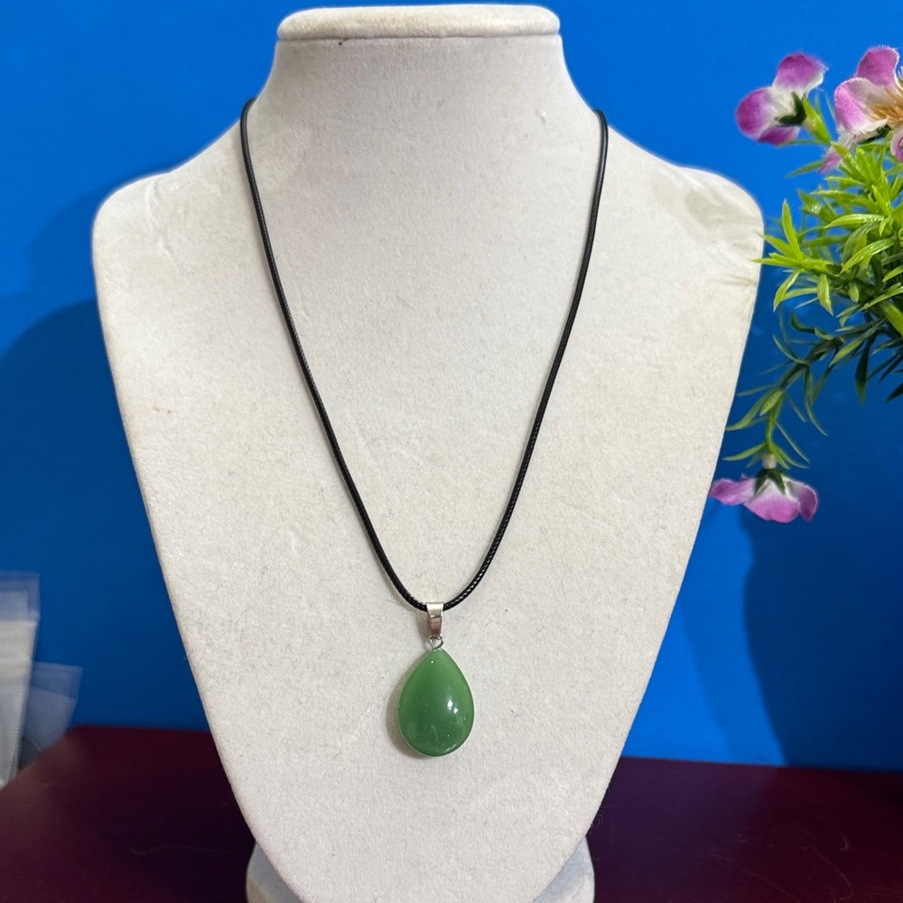 Chic Natural Crystal Teardrop-shaped Green Teardrop Pendant Necklace